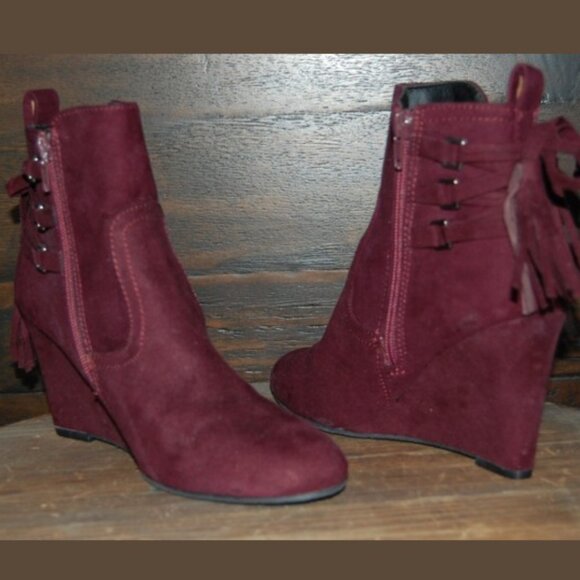 NWOB Charming Charlie Wedge Burgundy Boots, Women Size US 7 - Picture 3 of 14